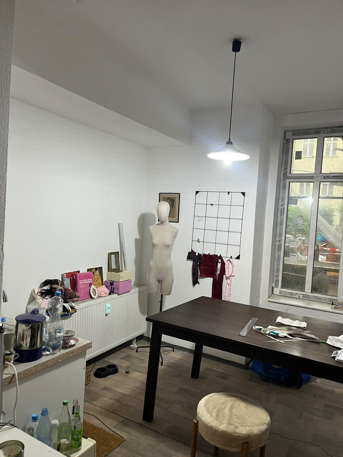 Ophelia Vintage pop up space view