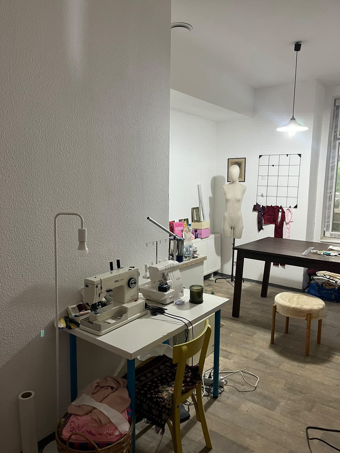 Ophelia Vintage pop up space workspace