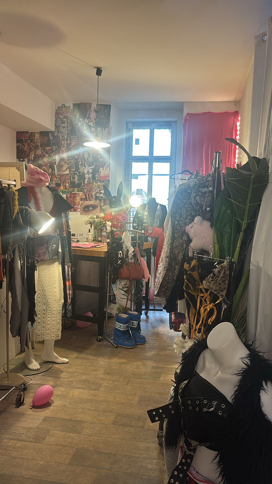 Ophelia Vintage pop up space table